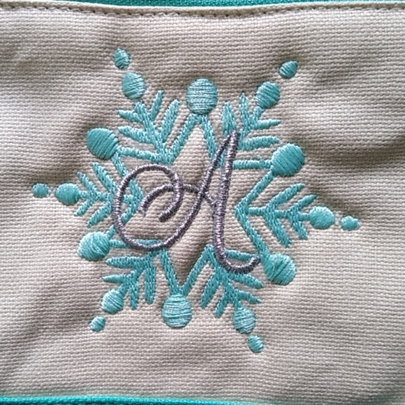 Holiday Mini Zipper Pouch!❤️ - Picture 4 of 4